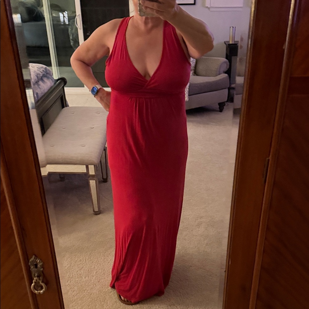 Loveappella Sleeveless Red V-Neck Maxi Dress